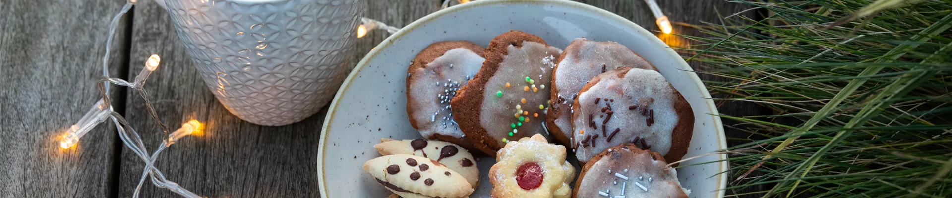 Lichter im Garten - Tee und Kekse